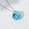 Collar creativo hecho a mano con águila voladora, cielo azul, nubes blancas, luna esférica transparente, colgante luminoso de resina, venta caliente transfronteriza