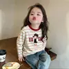 Camiseta de manga larga a rayas de algodón puro para niña 2026 primavera y otoño nueva informal versátil top base de cuello redondo estilo coreano para niños