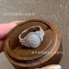 Anel Oval Estilo Palácio Retrô com Cravação Completa de Diamantes para Mulheres, Design de Nicho, Luxo Leve, Sensação de Alto Padrão, Fashion, Tendência, Versátil e Elegante