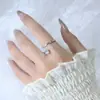 Selección de Arte Anillo Liso de Zirconia Diseño de Moda Estilo Coreano para Mujer Anillo Delgado de Doble Capa Suspendido con Diamante Redondo como de Primavera