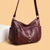 Nova bolsa transversal de couro macio para mulheres, moderna e versátil, bolsa para mães de meia-idade, grande capacidade, bolsa de ombro multicamadas