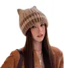 Chapéu de tricô estilo coreano com orelhas de gato para outono e inverno para mulheres, faz o rosto parecer menor, mantém aquecido, protege as orelhas, gorro listrado versátil, estiloso e atmosférico