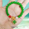 Puestos de lugares escénicos que venden joyas productos de bienestar en vivo cuentas de barril de jade blanco imitación pulsera de valientes de oro candado de longevidad pulsera de vidrio