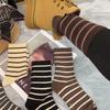 Meias altas listradas simples femininas para usar por cima, de comprimento médio, da moda, versáteis, preto e branco, outono e inverno, estilo universitário, meias femininas