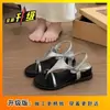 Sandálias de chinelo casuais estilosas e versáteis para combinar com saias, estilo coreano, novo lançamento de verão 2026 com aumento de altura para mulheres usarem ao ar livre