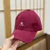 Boné de Baseball Bordado com Letras 2026 Novo para Mulheres, Boné Simples Versátil de Topo Macio para Primavera e Verão Que Faz o Rosto Parecer Menor, Estilo Tendência para Casais
