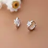 Pendientes de mariposa pequeños y exquisitos para mujer, con un toque de alta gama, temperamento elegante, únicos y de lujo ligero, pendientes de aro redondos, pendientes de moda estilo ins