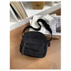 Veludo 2025 Outono/Inverno Nova Bolsa Feminina Simples e Fashion Cor Sólida Bolsa de Ombro Bolsa Transversal Estilo Campus Ins Bolsa Tendência