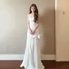 Vestido Largo Blanco con Tirantes y Diseño Ceñido a la Cintura, con Pliegues Drapeados, Corte Ajustado, Favorecedor, Elegancia de Diosa, Versátil y Elegante