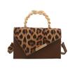 Bolso Cuadrado Pequeño de Color Contrastante con Estampado de Leopardo Diseño Nicho para Mujer 2025 Nuevo Bolso de Hombro de Moda Trendy Bolso Cruzado de Cadena para Viajero