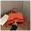 Bolsa Quadrada Pequena com Corrente Elegante e Moderna para Mulheres, Nova Tendência Popular de Verão 2026 com Textura, Bolsa de Ombro Transversal