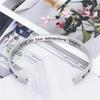 Pulseira em Formato de C Novo Produto Mais Vendido Moda Gravação Seta Plana Inglesa Pulseira Joias Atacado Pode Ser Pedido de Acordo com a Foto
