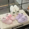Zapatillas para niños, zapatillas deportivas para niñas, nuevas de primavera y otoño, versión coreana, zapatos casuales de dibujos animados, zapatillas de correr ligeras para niñas, versátiles