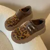 Sapatos Birkenstock Femininos com Solado Grosso e Velcro 2026 Novos Outono Retro Plataforma Mocassins Aumentadores de Altura Casuais Sapatos para Dirigir