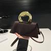 Bolso Pequeño Cuadrado de Moda con Solapa Irregular Oblicua con Patrón de Cocodrilo Diseño Estilo Occidental 2024 con Asa Dura para Hombro o Cruzado para Mujer