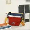 Bolsa infantil con diseño de bloques de color y colgante de bádminton, bolsa cruzada unisex, bolsa ligera de almacenamiento para deportes al aire libre y ocio