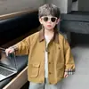 Jaqueta masculina estilo coreano com gola alta, novo modelo primavera e outono 2026, top infantil cool e estiloso com gola de lapela para meninos, roupa de outono