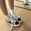 Sapatos Femininos 2026 Outono Novo Comércio Exterior Retrô Sapatos de Lona com Solado Grosso Tênis Versátil Tênis de Skate Tênis de Treino Alemão