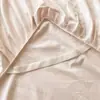 Faldón de cama de franela 100% algodón Oculta imperfecciones con borde de volantes Juego de colcha de algodón puro engrosado Juego de tres piezas de sábanas Funda antideslizante Universal para todas las estaciones