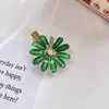 Presilha de Cabelo Tendência com Margarida e Strass e Flor de Cristal para Franja, Acessório de Cabelo Fresco e Estiloso