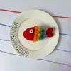 Pez koi colorido producto terminado, llavero de ganchillo hecho a mano, tejido a mano con hilo, lindo, adorno de coche de pez koi de la suerte, regalo