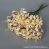 3 Flores de Lírio Dourado Artificiais Flores de Seda para Decoração Floral de Sala de Estar Quarto Loja Hotel Cenário de Casamento Adereços