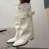 Botas de Motociclista com Salto Bloco e Solado Grosso First Encounter Season para Mulheres Novo Estilo Outono/Inverno 2026 Bota de Uso Duplo Destacável com Leggings Botas de Cano Alto Estilo Western