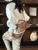 Nova Bolsa de Ombro para Mulheres 2026, Textura de Camurça de Nicho, Bolsa de Ombro Versátil para o Dia a Dia, Bolsa Transversal Simples Exquisita e Fashion