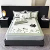 Lujo ligero estilo Chanel simple tapete de verano de seda de hielo lavable sábana ajustable tapete para aire acondicionado juego de tres piezas 1.5m/1.8 m verano
