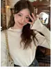 Nuevo suéter de otoño e invierno con ribete de volantes, cuello semi-alto, mangas largas, base de punto, estilo coreano, elegante y ajustado, top interior para mujer