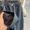 Calça jeans infantil com forro de fleece, calça casual unissex para bebê, cor sólida, forrada com fleece, com bolsos grandes, corte solto, estilo retrô, adequada para outono e inverno