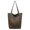 Bolso de lona nuevo con estampado de leopardo, moderno y elegante, con un aire preppy de universidad, casual y de gran capacidad, perfecto como bolso de hombro