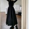 Vestido de manga larga de punto calado estilo Hepburn para mujer, nuevo diseño de primavera y otoño, temperamento nicho, corte entallado adelgazante.