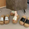 Fácil de crear una figura alta y esbelta para salir en citas, viajar y tomar fotografías. Pantuflas para mujer para usar en exteriores. Nuevas sandalias de mujer modelo 2026.