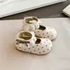 Sapatos de Couro para Meninas 2026 Outono Novo Estilo Sapatos de Princesa Elegantes com Bolinhas para Menininhas Sapatos de Couro de Camada Única com Cadarço Estilosos para Meninas
