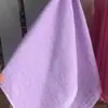 Fábrica de toallas al por mayor toalla cuadrada pequeña de gancho de fibra de bambú 25*25 suave para niños de jardín de infantes toalla pequeña