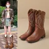 Botas Vaqueras Occidentales para Mujer con Corte en V y Bordados, Talla Grande, Botas de Montura Vintage para Otoño e Invierno 2025, de Media Caña, Puntera Cuadrada, para Poner sin Cordones