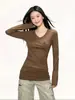 Camiseta de manga larga de cuello en V, hombro normal, capa base cálida para mujer, nuevo estilo primavera y otoño, casual versátil, corte ajustado, top favorecedor, camiseta interior