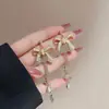 Aretes de borla con moño de diamantes completos, diseño de nicho, alta gama, elegantes, a la moda, aretes versátiles, venta al por mayor
