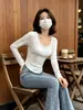 Camiseta feminina de manga longa com ombros retos, estilo curto slim fit outono e inverno, gola sexy com abertura de botões, top interno, camisa básica moderna para garotas estilosas
