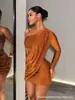 Vestido bodycon feminino transfronteiriço 2026 novo europeu e americano, cor sólida elegante, revelador da cintura assimétrico, manga longa, franzido