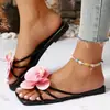 Chanclas de mujer de talla grande transfronterizas europeas y americanas, sandalias de tanga de playa estilo nicho para la noche, sandalias planas de punta abierta