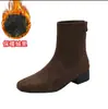 Nuevas botas cortas versátiles de tacón grueso que alargan la figura, estilo coreano retro, puntera cuadrada, gamuza, tacón grueso de otoño e invierno, tacón medio, botas estilo Martin