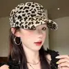 Gorra de Boina Plisada con Estampado de Leopardo Retro para Mujer Moda Americana de Nicho Individual de Gama Alta con Visera Plana Gorra de Equitación