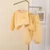 Conjunto de Sudadera para Niños 2025 Nuevo Conjunto para Niños y Niñas Conjunto de Dos Piezas Deportivo y de Ocio para Niños Mayores Sudadera Bordada y Pantalones Deportivos