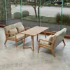 Conjunto de mesa e cadeiras de café estilo madeira natural para bares, pousadas, livrarias-café, casas de chá, cafeterias, lojas de milk tea, uso comercial