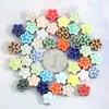 Cuentas pequeñas de flor de cerámica de colores, no se decoloran, agujero recto, cuentas sueltas de flor de cinco pétalos, para joyería y accesorios de ropa DIY hechos a mano, cuentas de porcelana