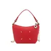 Bolsa transversal com corrente, modelo novo 2026, design elegante, textura simples, nova bolsa de balde casual para o dia a dia primavera/verão