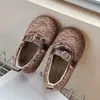 Zapatos Peludos de Moda Retro para Bebé 2026 Invierno Niñas Forro de Terciopelo Cálido Zapatos Mary Jane Suela Suave Zapatos de Algodón Peluche