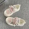 Zapatillas Blancas de Alta Apariencia para Mujer 2026 Nuevo Diseño de Nicho Ugly-Cute Suela Gruesa Punta Redonda Versátiles Tendencia Estilo Ins Zapatos de Pan